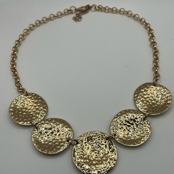T Chunky Gold Hammered Disc Statement Necklace - Picture 2 of 4